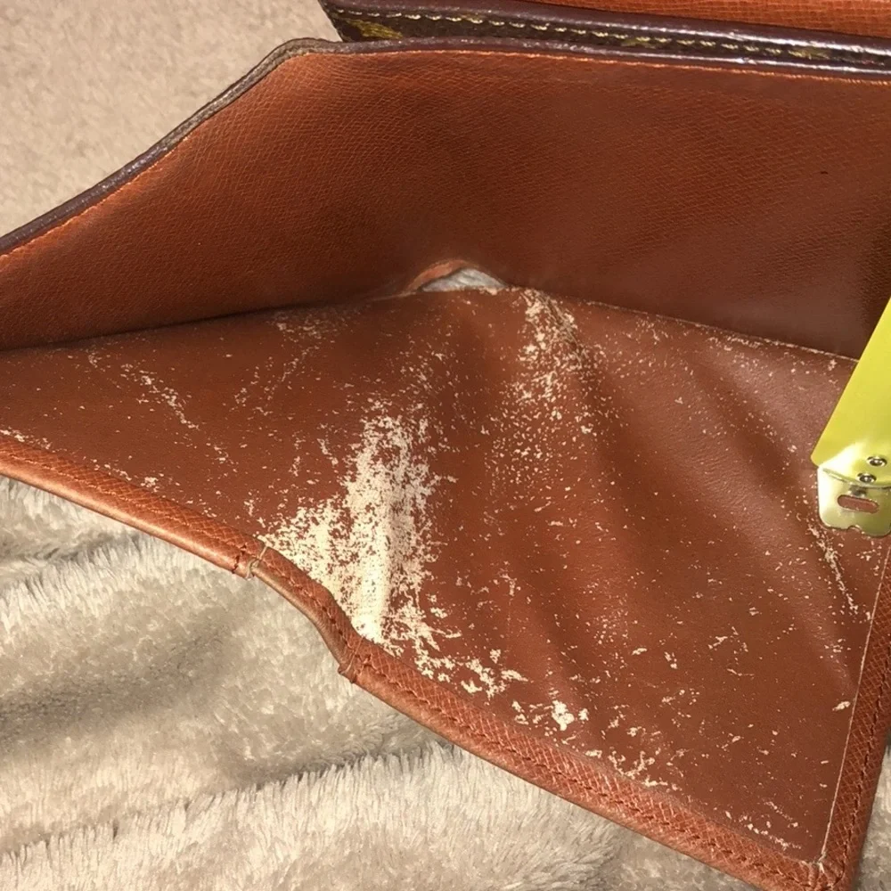 LOUIS VUITTON Authentic BiFold Monogram Wallet SP0923